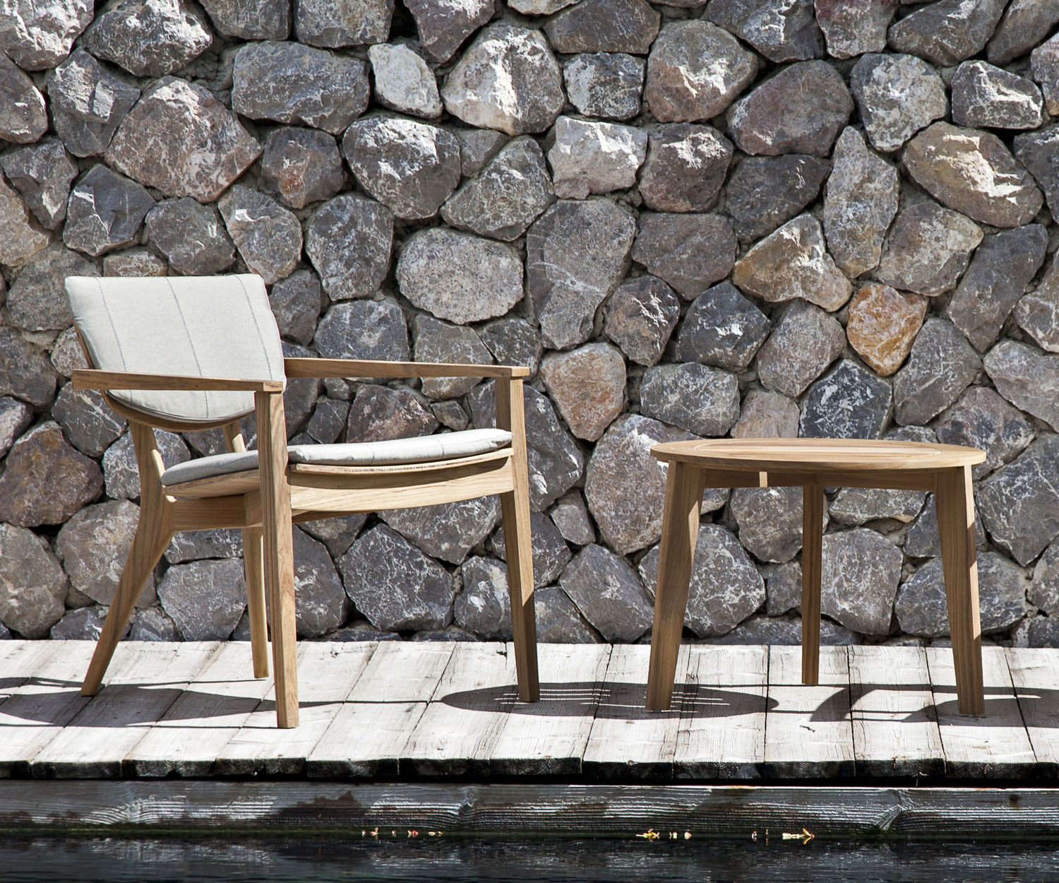 Oasiq Attol teak side table Ø 60cm x H 46 cm Oasiq Attol teak side table Ø 60cm x H 46 cm