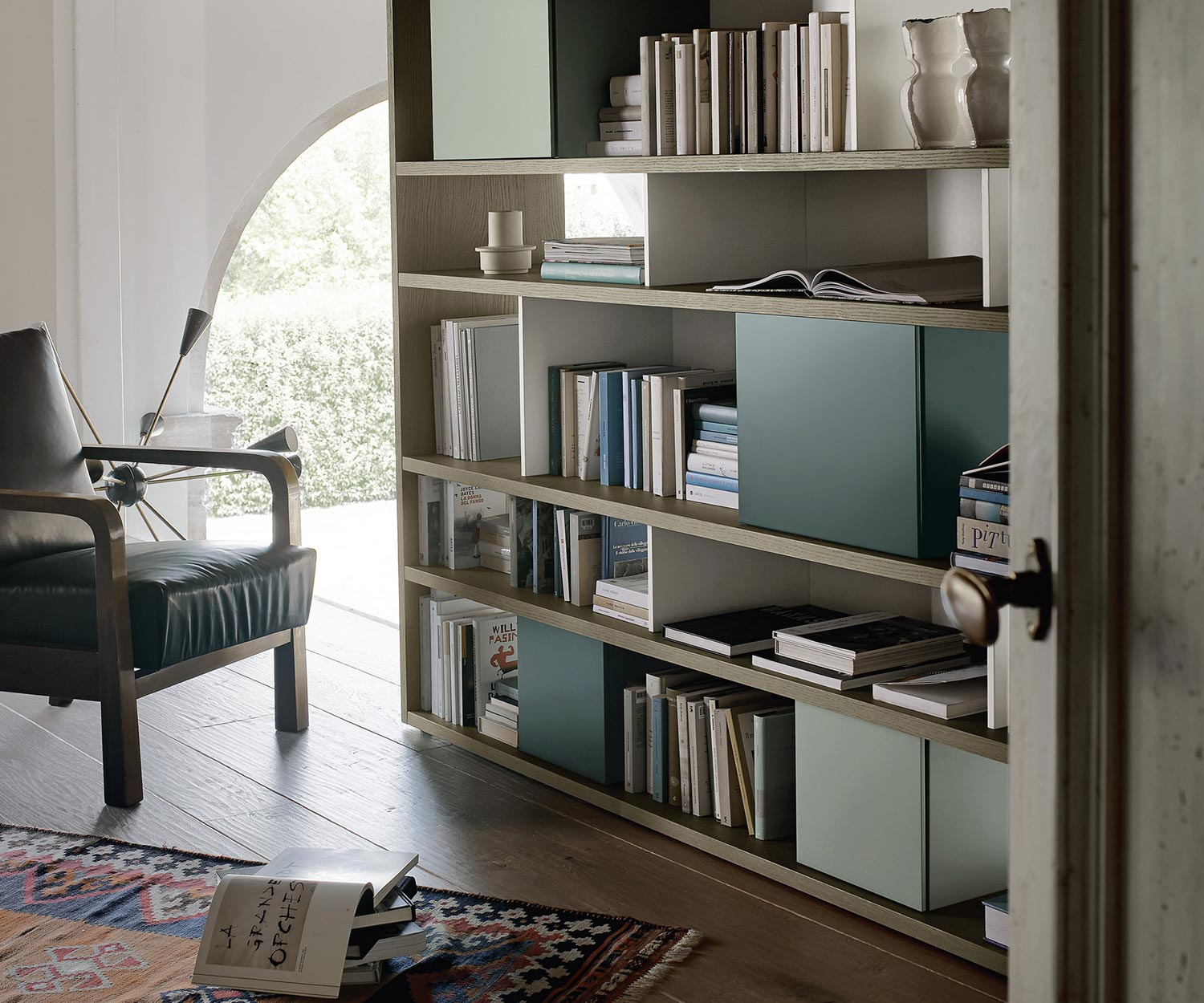 Hochwertiges Livitalia Design Bücherregal C83 mit Boxen