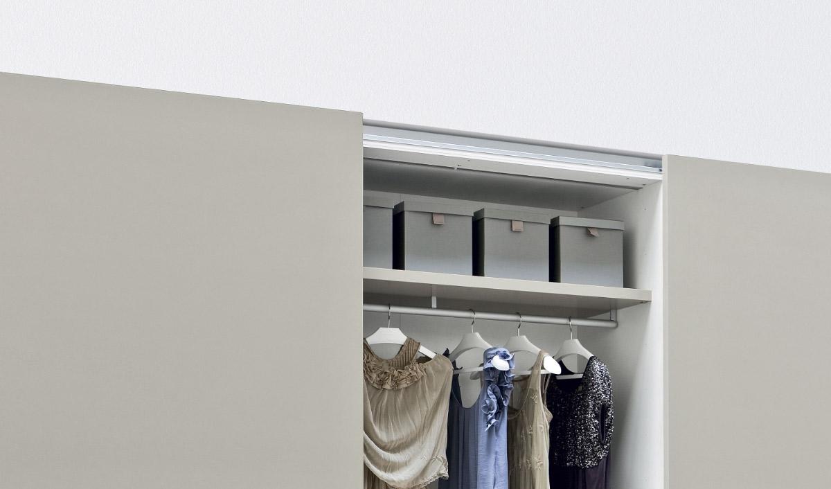 Accessoires im Kleiderschrank aufbewahren Boxen