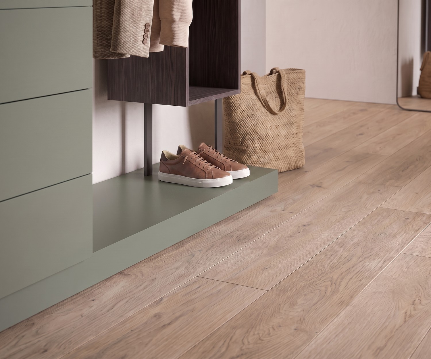 Novamobili Kommode Easy 4 mit Garderobe als stummer Diener im Flur, grünes Design-Modul mit Holzregal und Schuhablage.