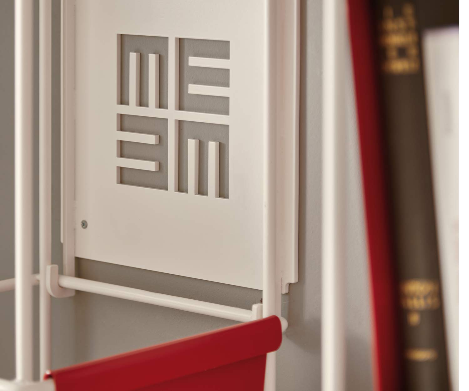 MEME DESIGN Libro vertikales Wand Bücherregal mit MEME Logo