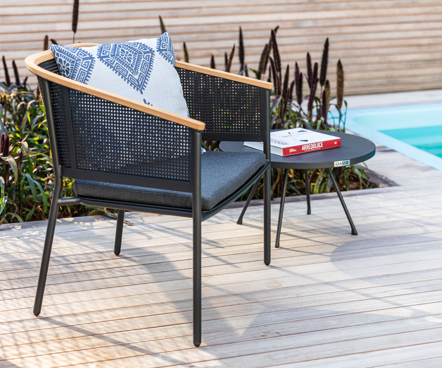 Hochwertiger Oasiq Attol Aluminium Design Beistelltisch und Gartentisch Hochwertiger Oasiq Attol Aluminium Design Beistelltisch und Gartentisch