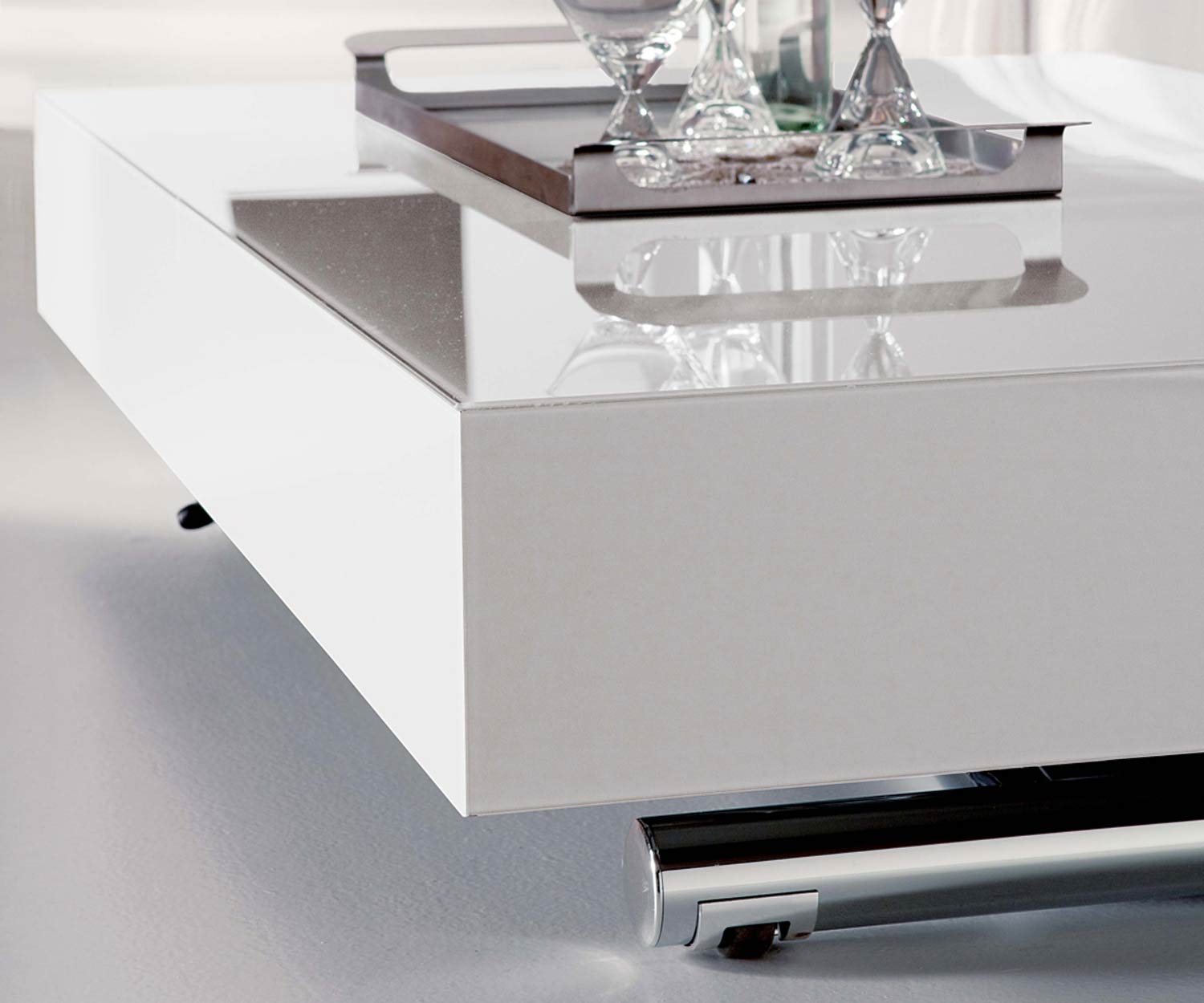 Detail der Glas Tischplatte vom Ozzio Designer Tisch Couch Box in Weiß