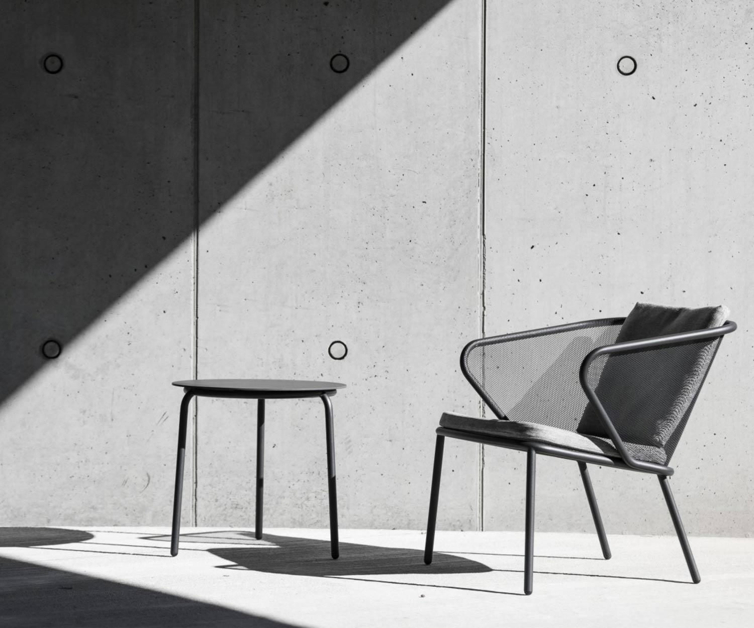 Hochwertiger Todus Condor Design Loungesessel mit Polster in Anthrazit Hochwertiger Todus Condor Design Loungesessel mit Polster in Anthrazit