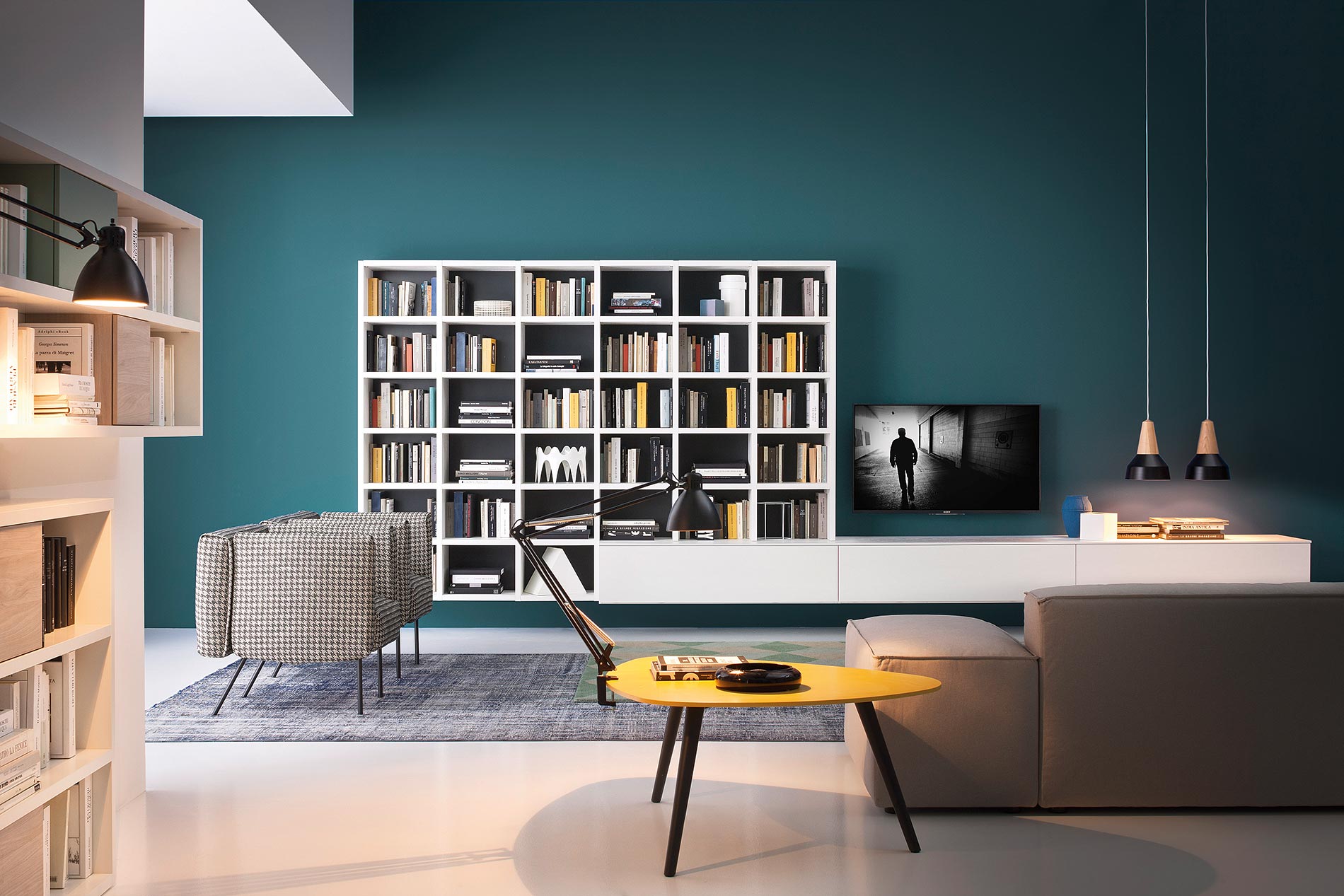 Haengendes Design Buecherregal