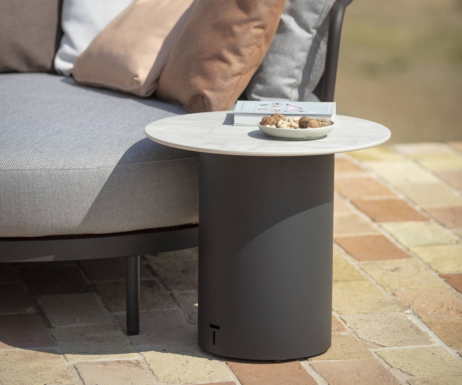 Runder Branta Outdoor Tisch auf Terrasse mit Durchmesser 70 und 100 cm