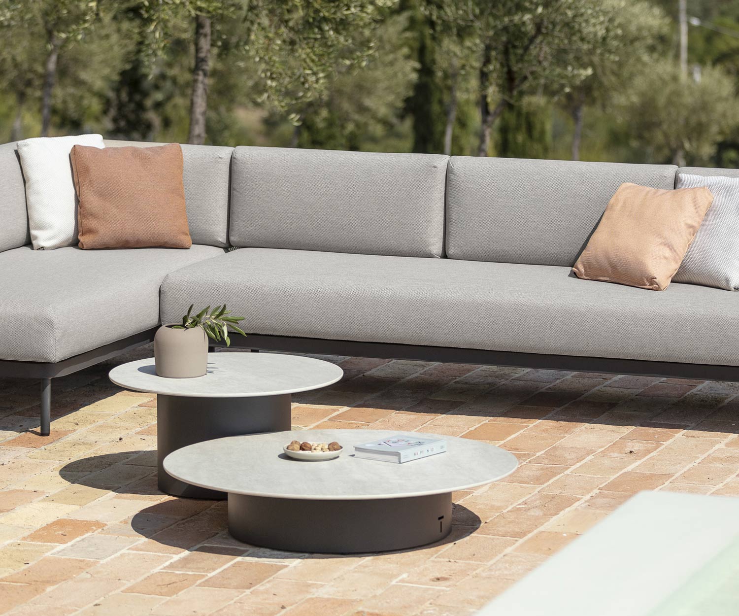 Todus Branta Sofa Design Tisch mit Keramik Tischplatte und Edelstahl Gestell