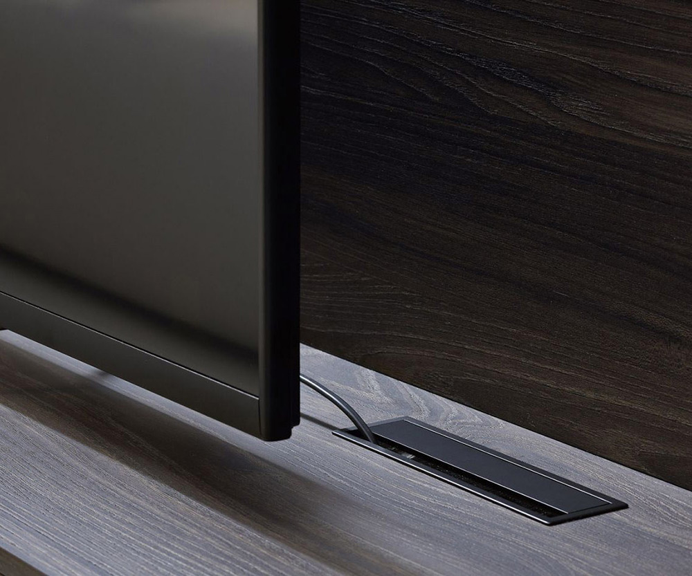 Reverse cable duct in cover plate Reverse cable duct in cover plate