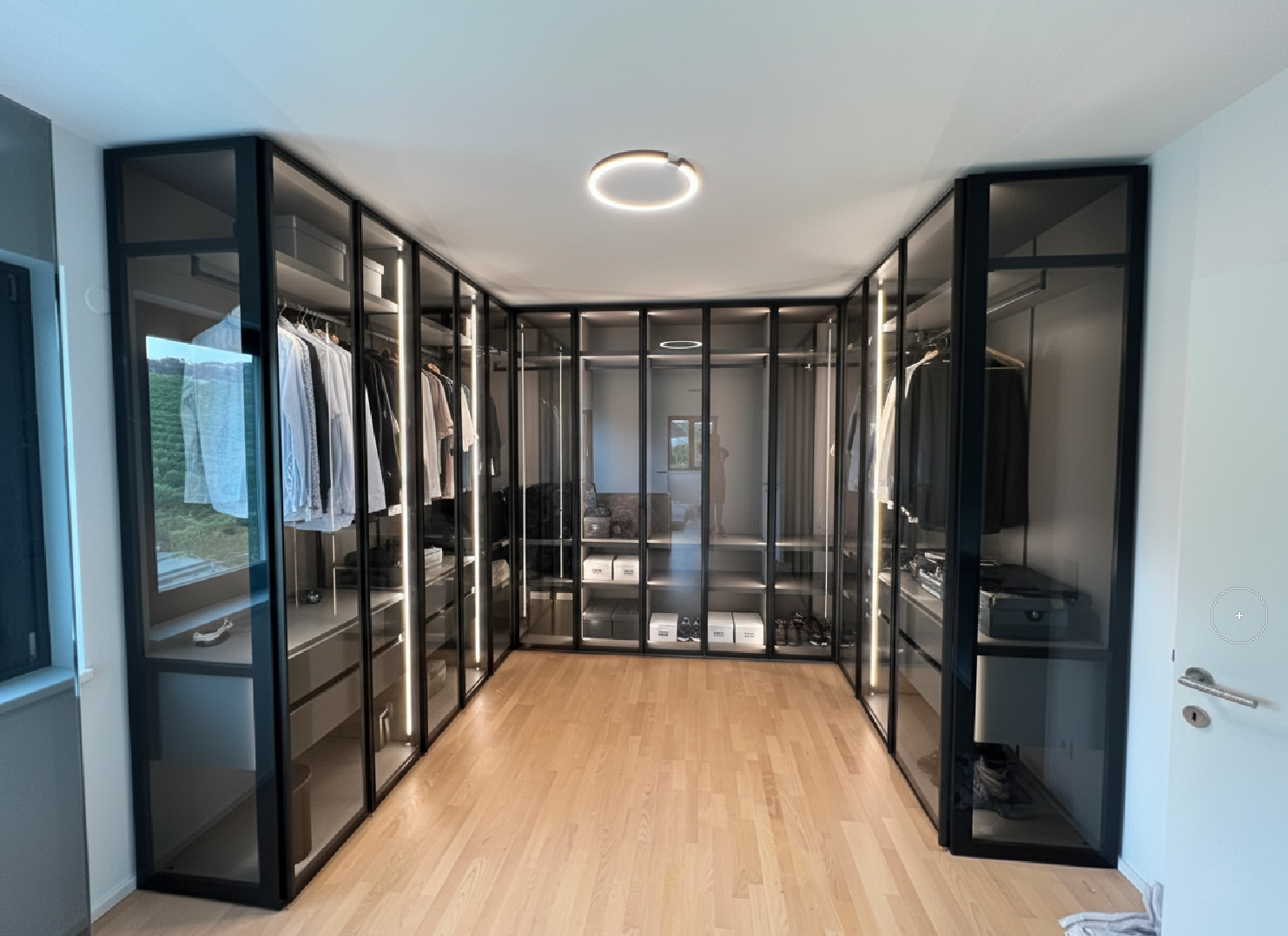 Novamobili Eckkleiderschrank Perry Ankleidezimmer mit LED Beleuchtung (1) (1) Novamobili Eckkleiderschrank Perry Ankleidezimmer mit LED Beleuchtung (1) (1)