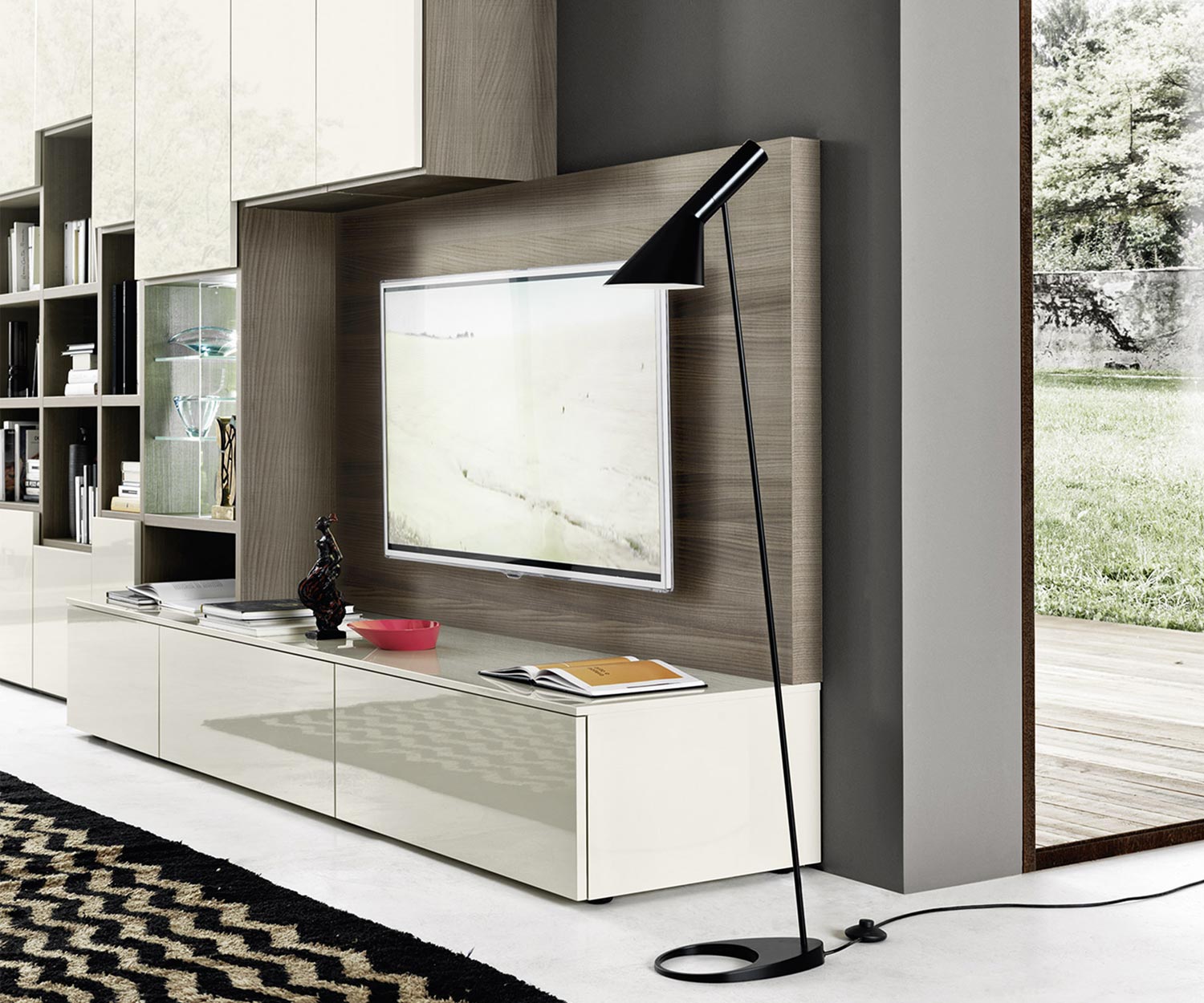 Moderne Designer Wohnwand C64 mit Bücherregal und TV Paneel