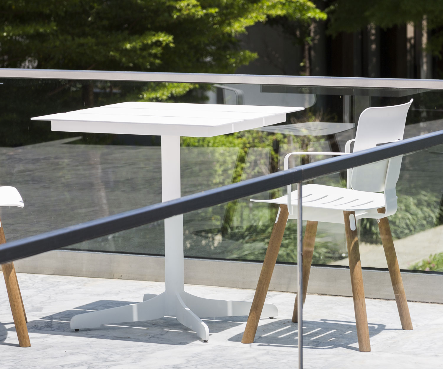 Oasiq Ceru aluminium dining table B 80 cm white Oasiq Ceru aluminium dining table B 80 cm white