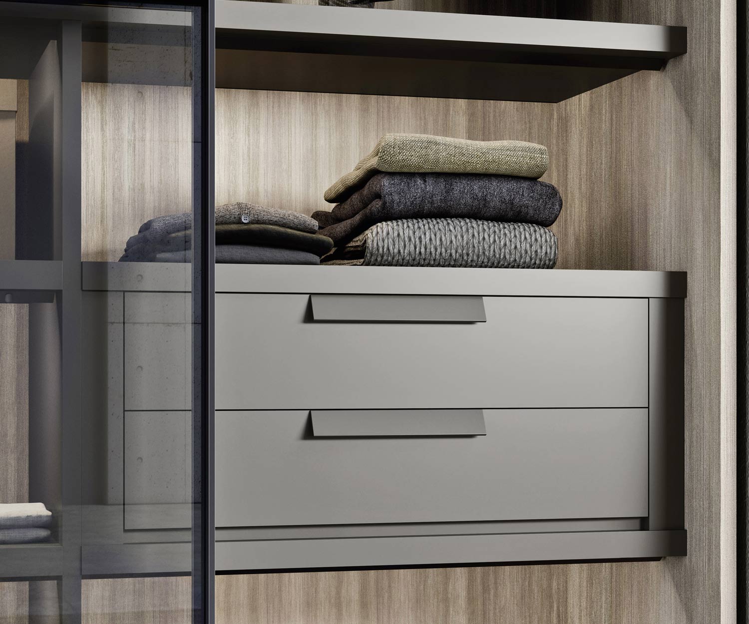 Novamobili Kleiderschrank Layer mit Schubladen bei geöffneter Schiebetür