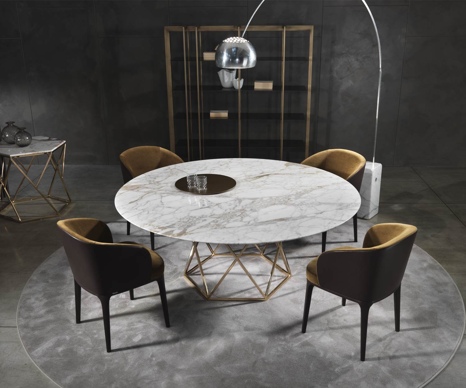 Design Luxus Esstisch Marelli Tatlin Marmor mit Stühlen im Esszimmer