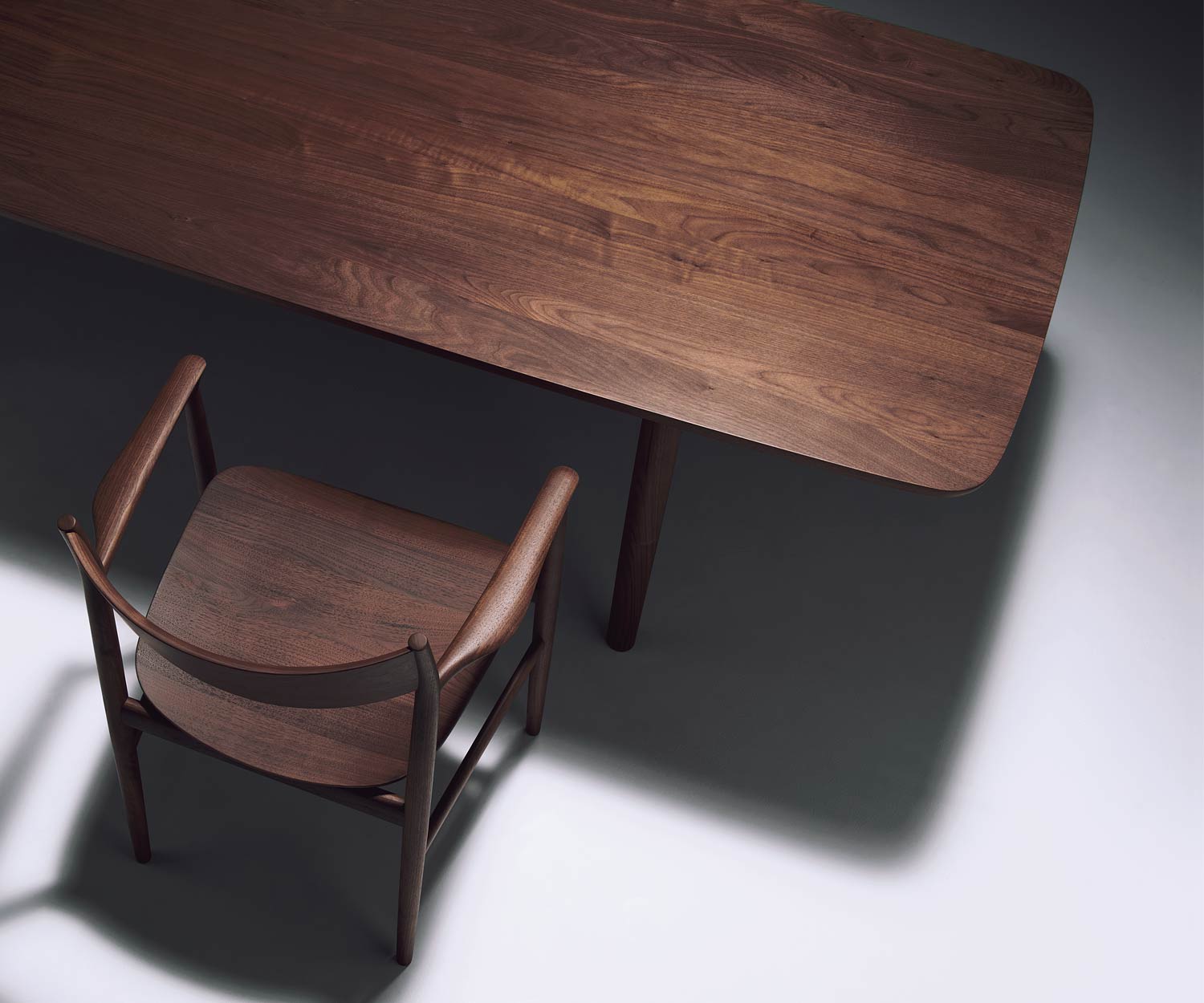 Conde House Kamuy Design Tisch in Nussbaum massiv Tischplatte in Furnier Conde House Kamuy Design Tisch in Nussbaum massiv Tischplatte in Furnier