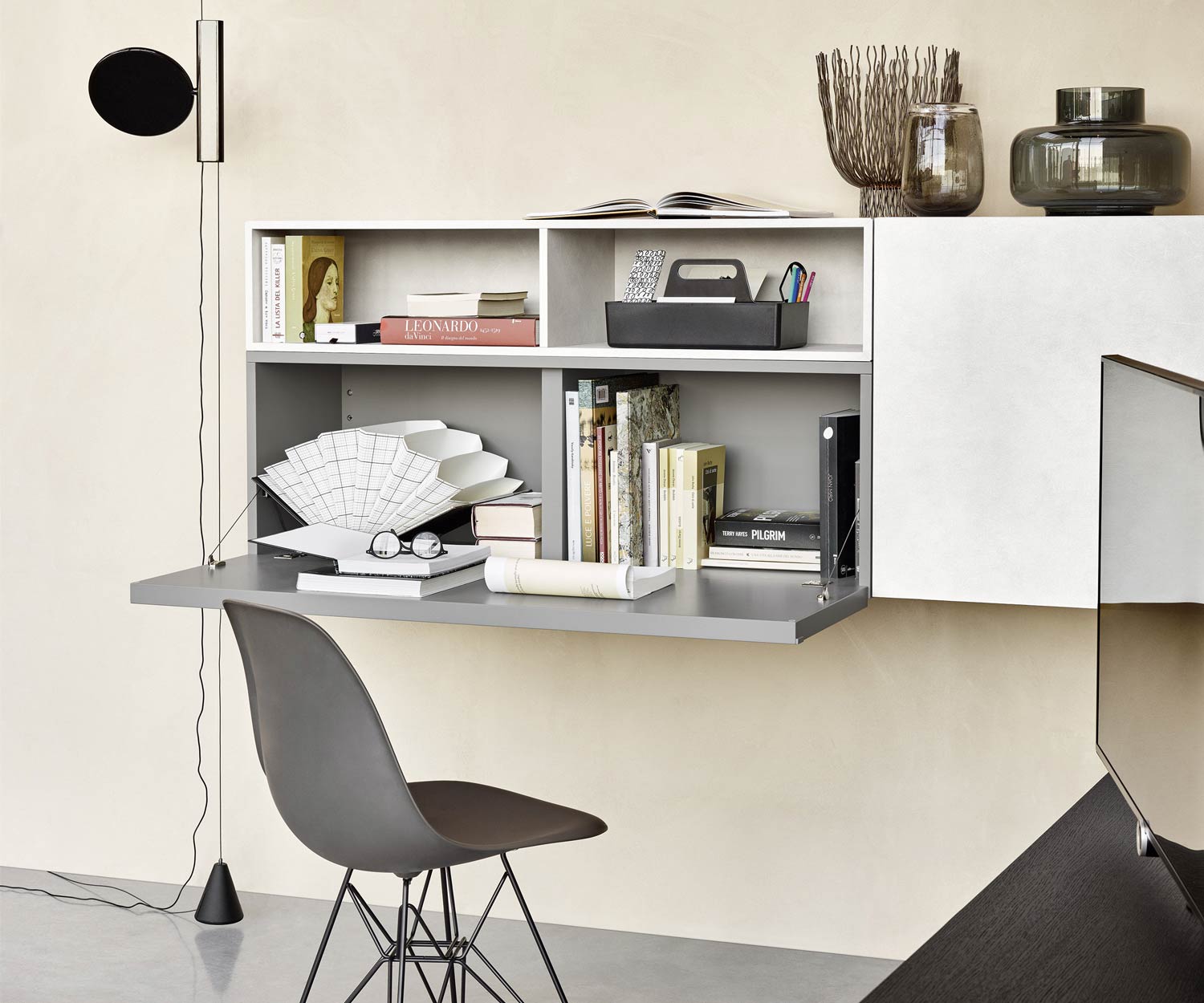 High-quality Livitalia Design wall unit C51 with desk in grey matt lacquered High-quality Livitalia Design wall unit C51 with desk in grey matt lacquered