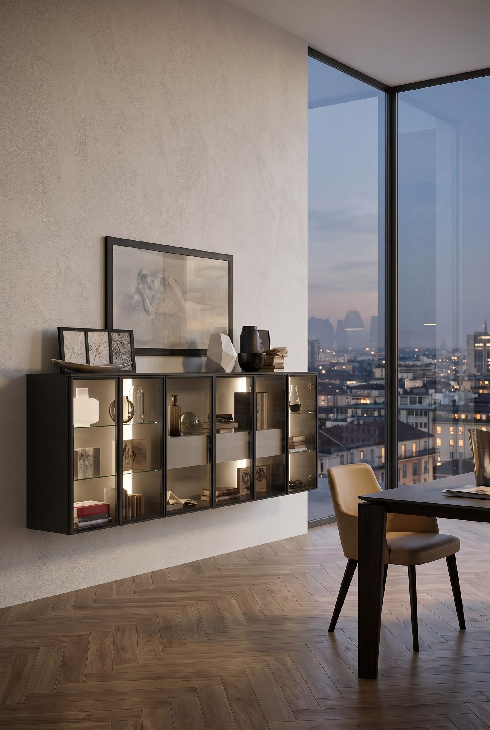 Verlichte zwevende glazen vitrine in de moderne woonkamer bij avondstemming.