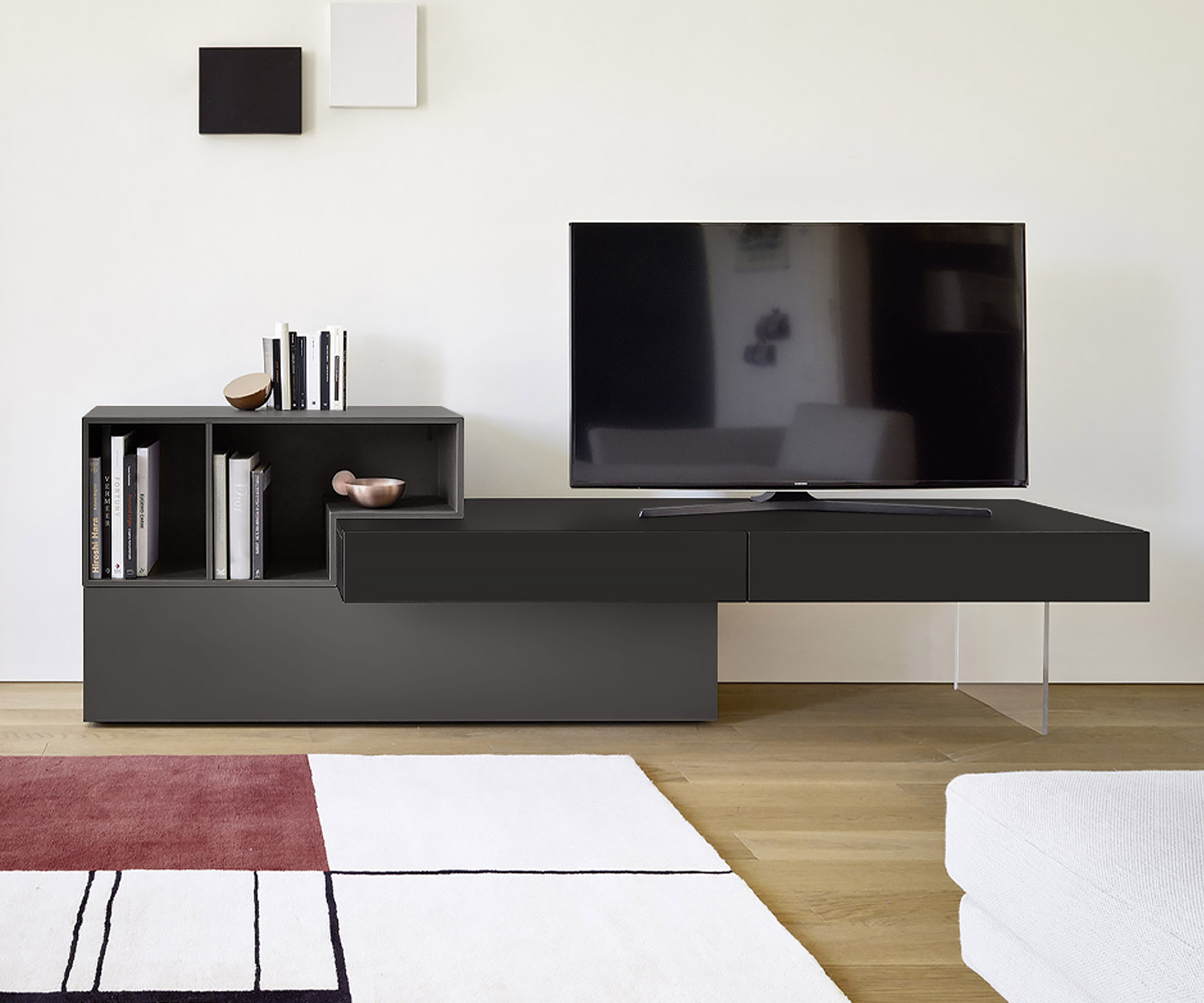 Exklusive Design TV Wohnwand von Livitalia schwebender Effekt durch Acrylstandfuß Eiche Dunkel