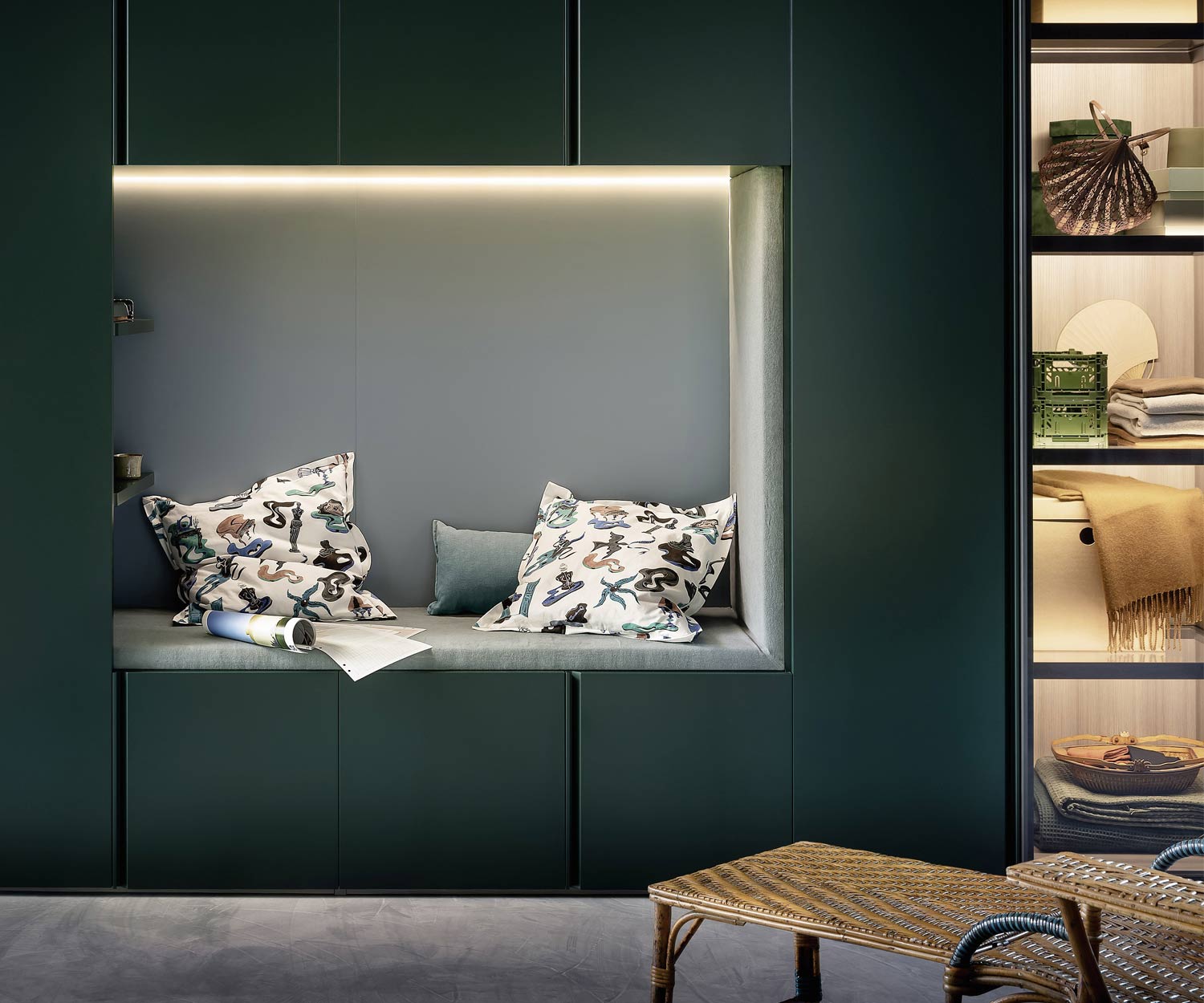 High-quality upholstered seating niche in the Gola wardrobe design High-quality upholstered seating niche in the Gola wardrobe design
