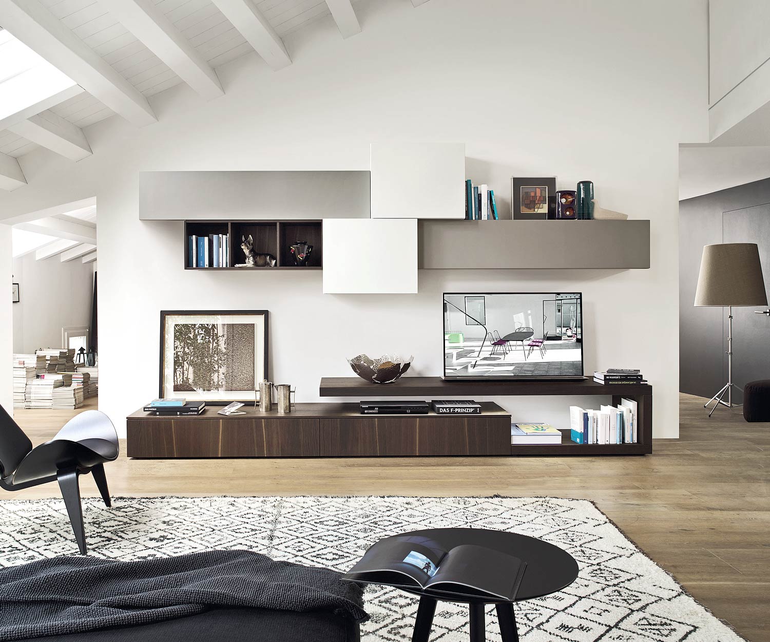 Exklusive Livitalia Design Wohnwand C31 mit schwebenden TV Board und Hängeschränken