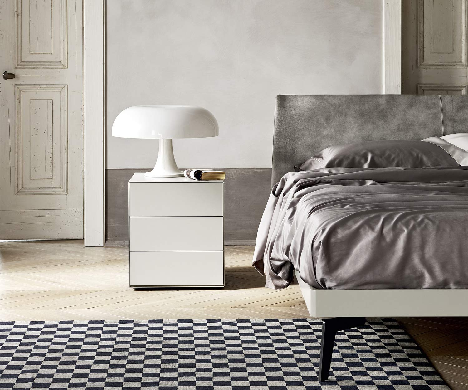 Minimalistischer Livitalia Design Nachttisch Ecletto mit drei Schubladen in Weiß Minimalistischer Livitalia Design Nachttisch Ecletto mit drei Schubladen in Weiß
