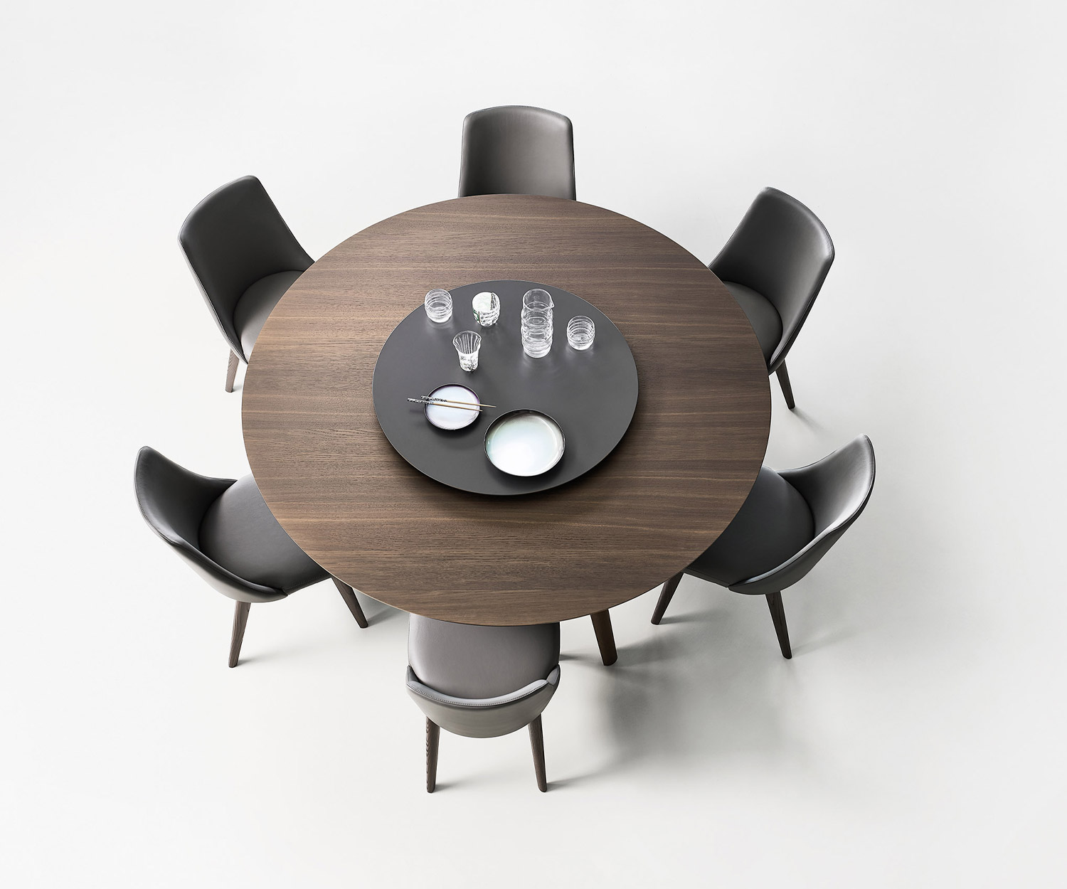 Convivio Esstisch von Livitalia in Draufsicht mit braun lackierter Drehplatte und Kaffeeservice Convivio Esstisch von Livitalia in Draufsicht mit braun lackierter Drehplatte und Kaffeeservice