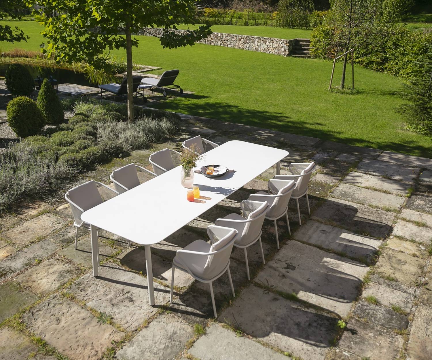 Hochwertiger rechteckiger Todus Condor Design Gartentisch mit abgerundeten Ecken