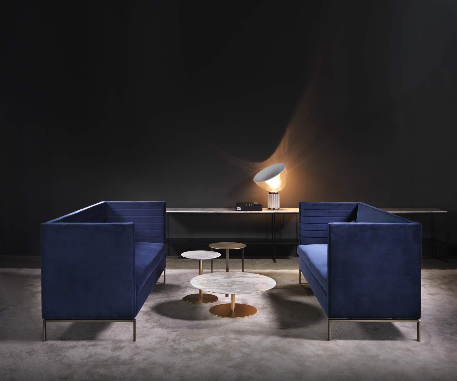 Hochwertiges Marelli Büro Design Sofa mit hoher Lehne Blau