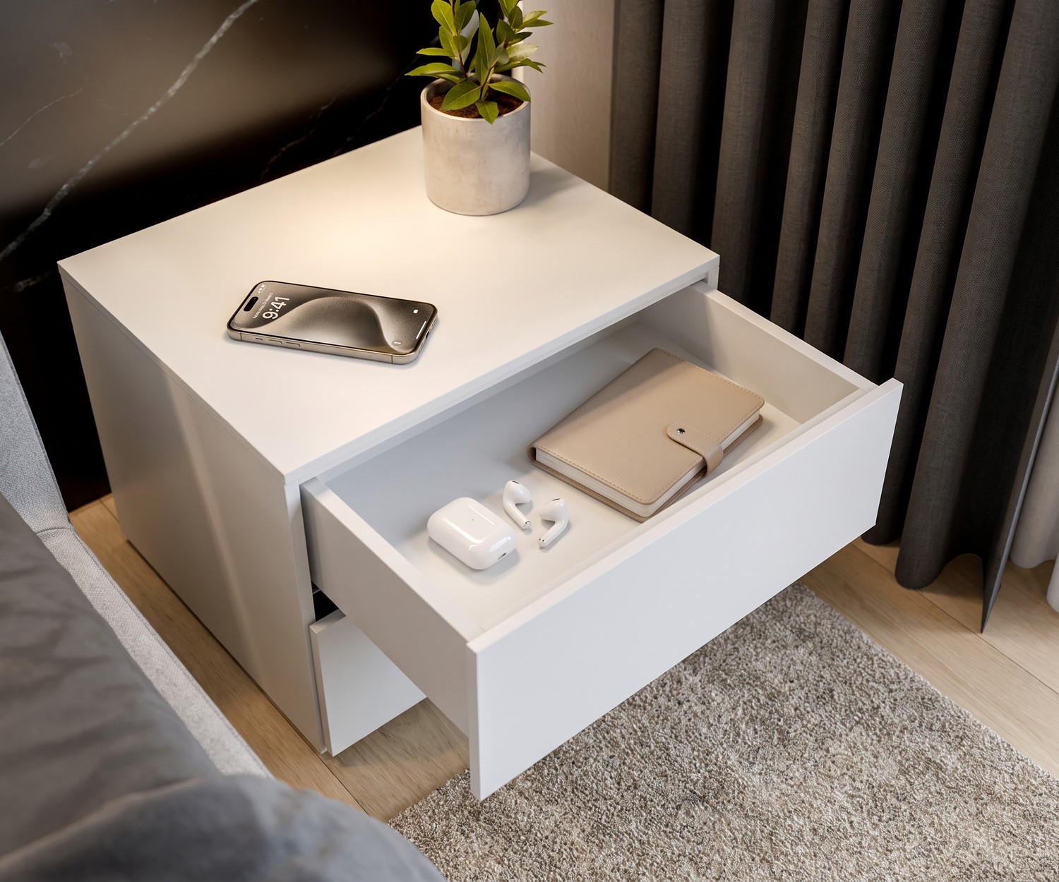 Novamobili Nachttisch Easy mit 2 Schubladen Novamobili Nachttisch Easy mit 2 Schubladen im modernen Schlafzimmer, weißer Designer-Nachttisch mit geöffneter Schublade.