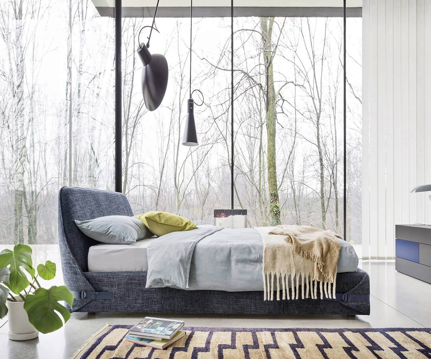Exklusives Novamobili Design Bett Tape im Shlafzimmer mit Fensterfront