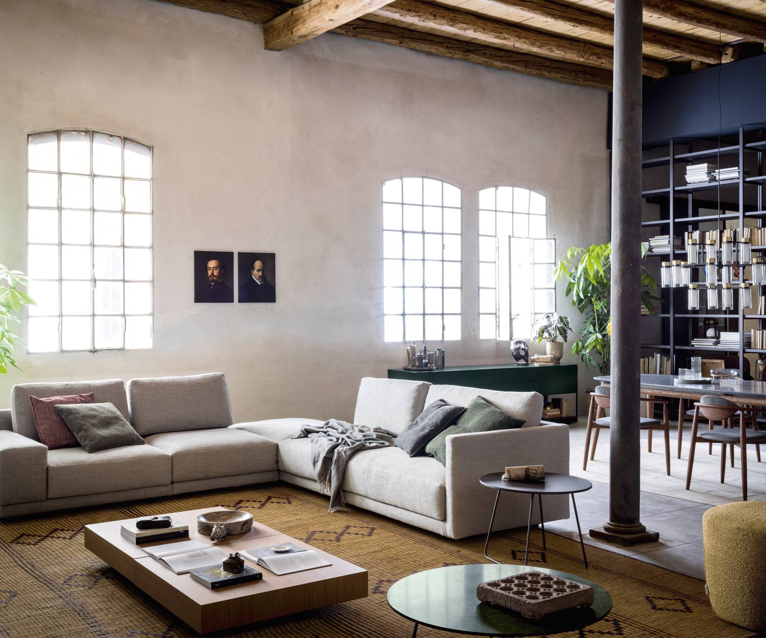 Wohnzimmer Couchtisch Orbis von Novamobili neben Sofa Wohnzimmer Couchtisch Orbis von Novamobili neben Sofa