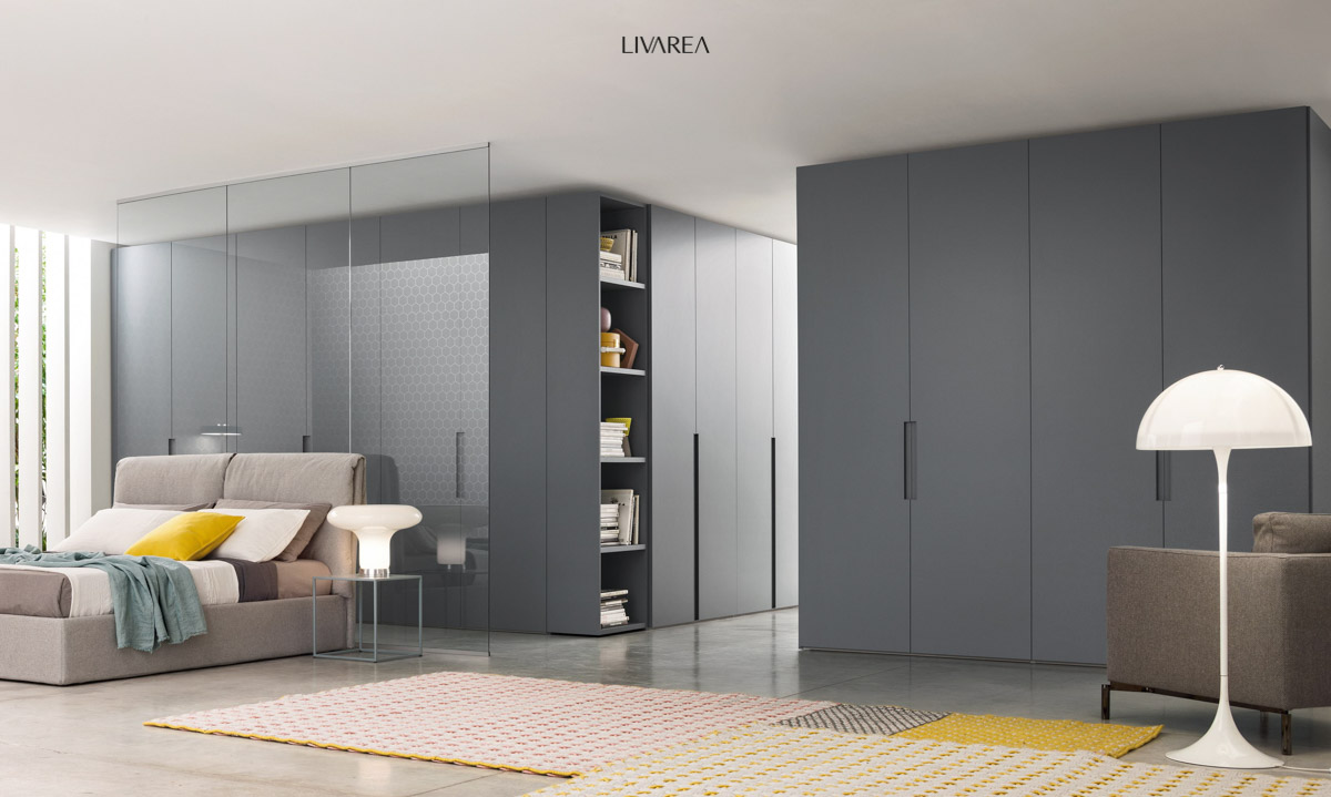 Grosszuegige Schrank Planung fuer schlafzimmer mit dunkelgrau lackierten Fluegeltüren sowie offenem regal Grosszuegige Schrank Planung fuer schlafzimmer mit dunkelgrau lackierten Fluegeltüren sowie offenem regal