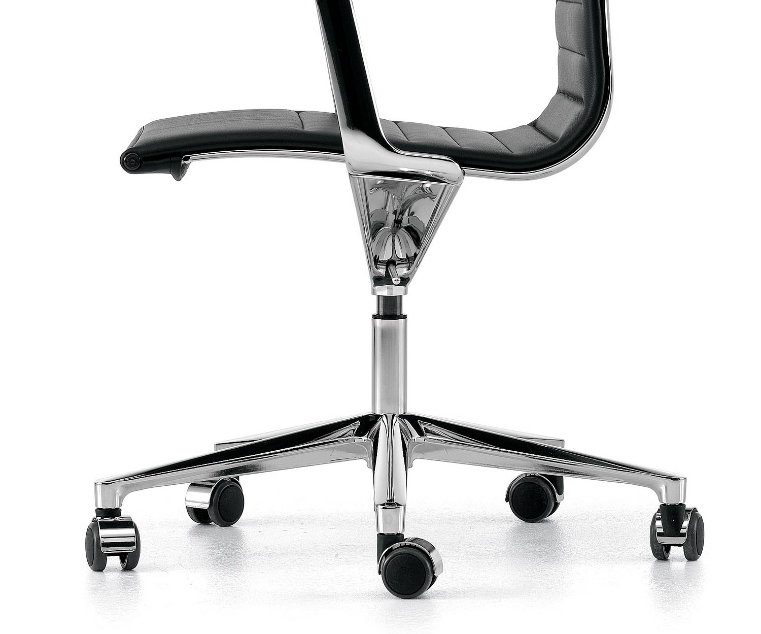 Hochwertiger ICF Una Chair Management Bürostuhl Aluminium Chrom Gestell