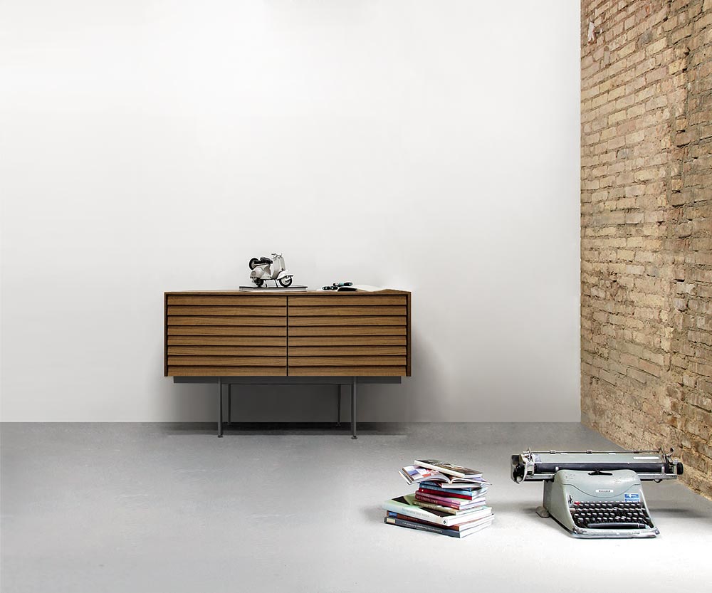 Punt Sussex Sideboard mit Fuesse B119 Super Matt Walnuss