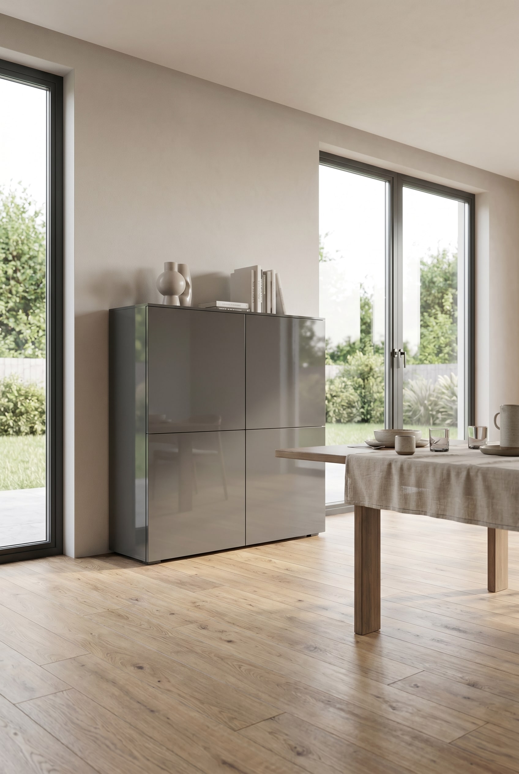 Zwevend ogend opbergmeubel met perfecte proporties in de eetkamer