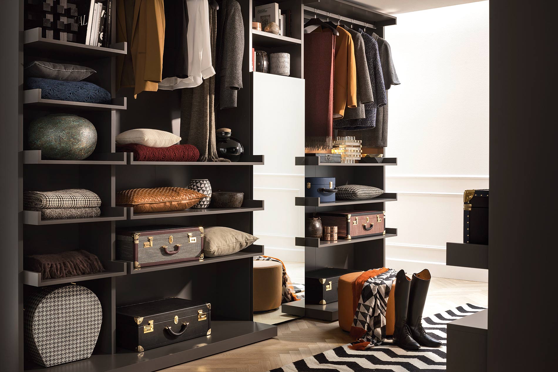 Dunkle Luxus Design Garderobe