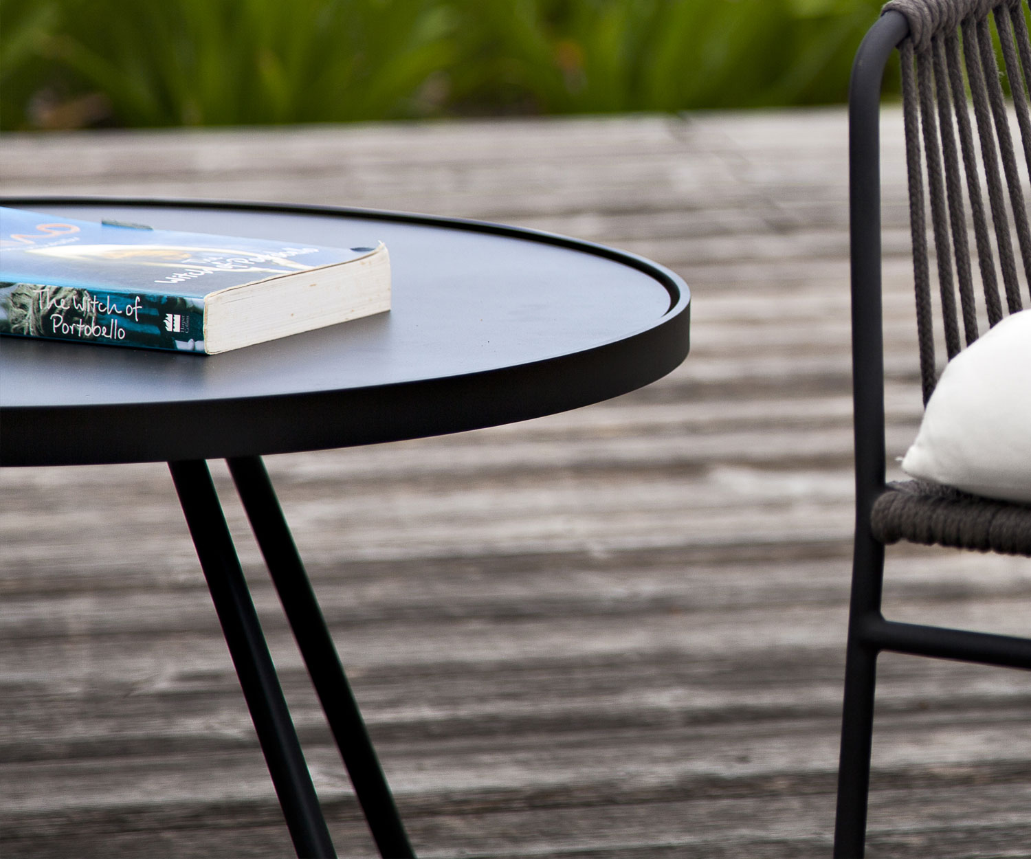 Oasiq Attol Aluminium Beistelltisch anthrazit 60x35cm Oasiq Attol Aluminium Beistelltisch anthrazit 60x35cm