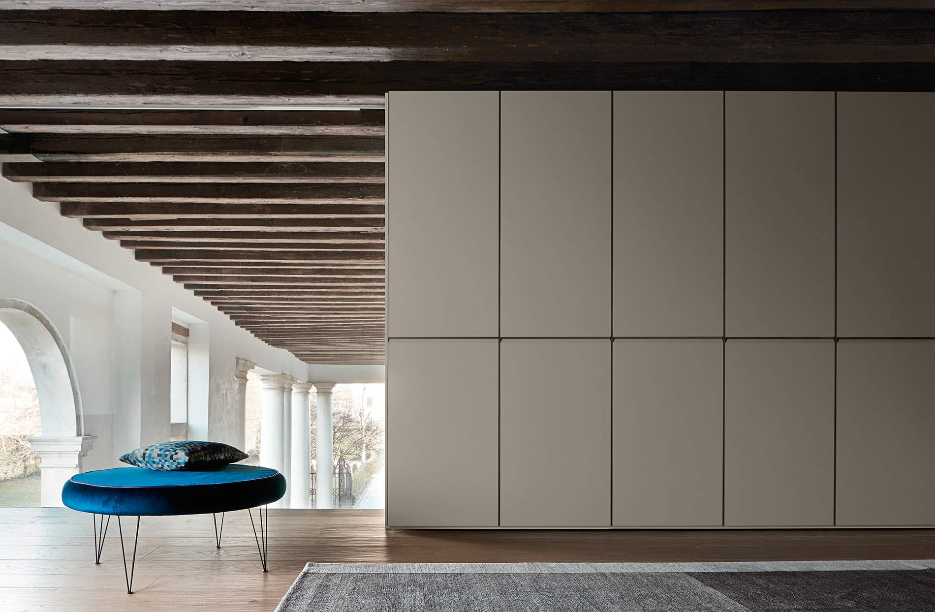 minimalistischer-design-kleiderschrank