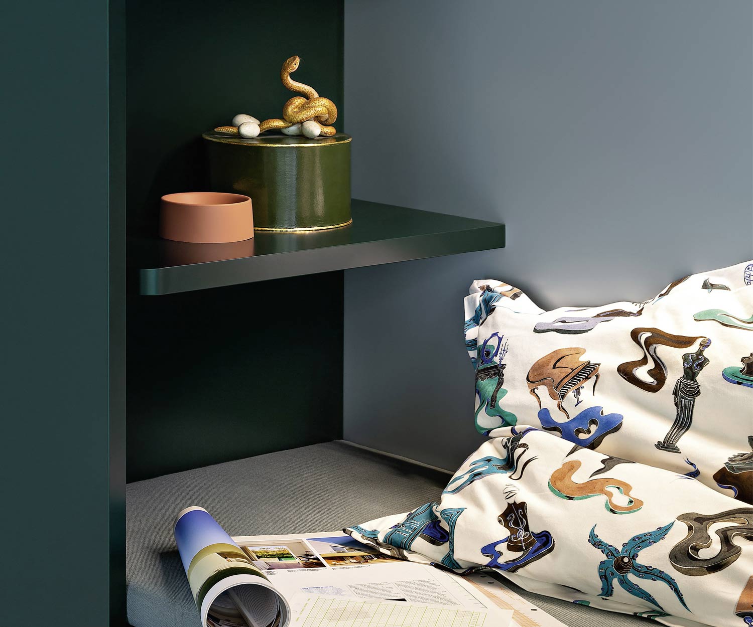 Seating alcove with shelf in the Gola hallway wardrobe design Seating alcove with shelf in the Gola hallway wardrobe design