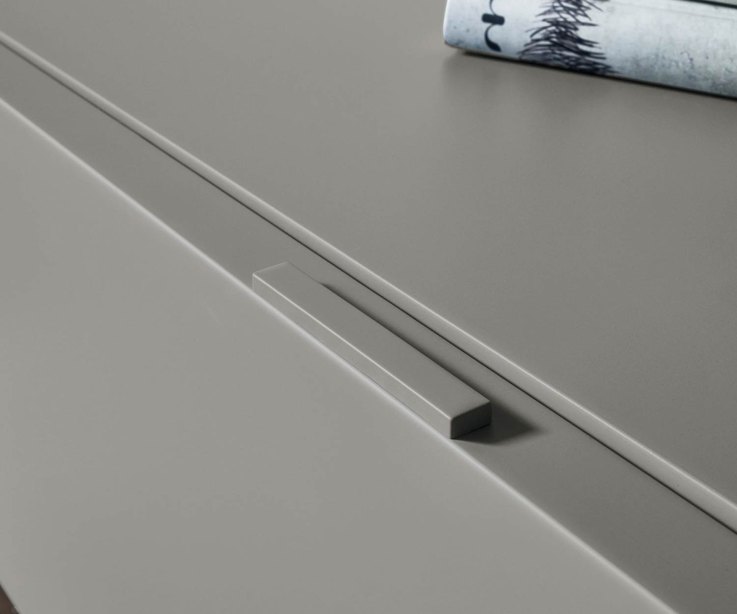 Hochwertige Livitalia Design Wohnwand C59 Detail mit minimalem Griff Hochwertige Livitalia Design Wohnwand C59 Detail mit minimalem Griff