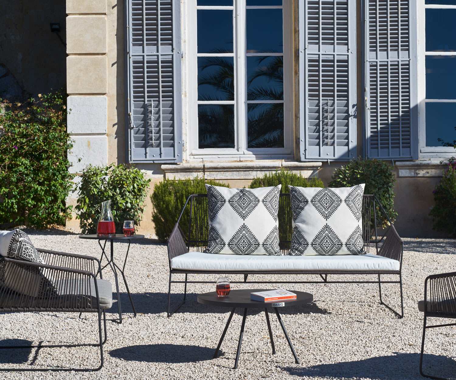 Oasiq Attol Design Beistelltisch in Dunkelgrau Kies Terrasse Garten Oasiq Attol Design Beistelltisch in Dunkelgrau Kies Terrasse Garten