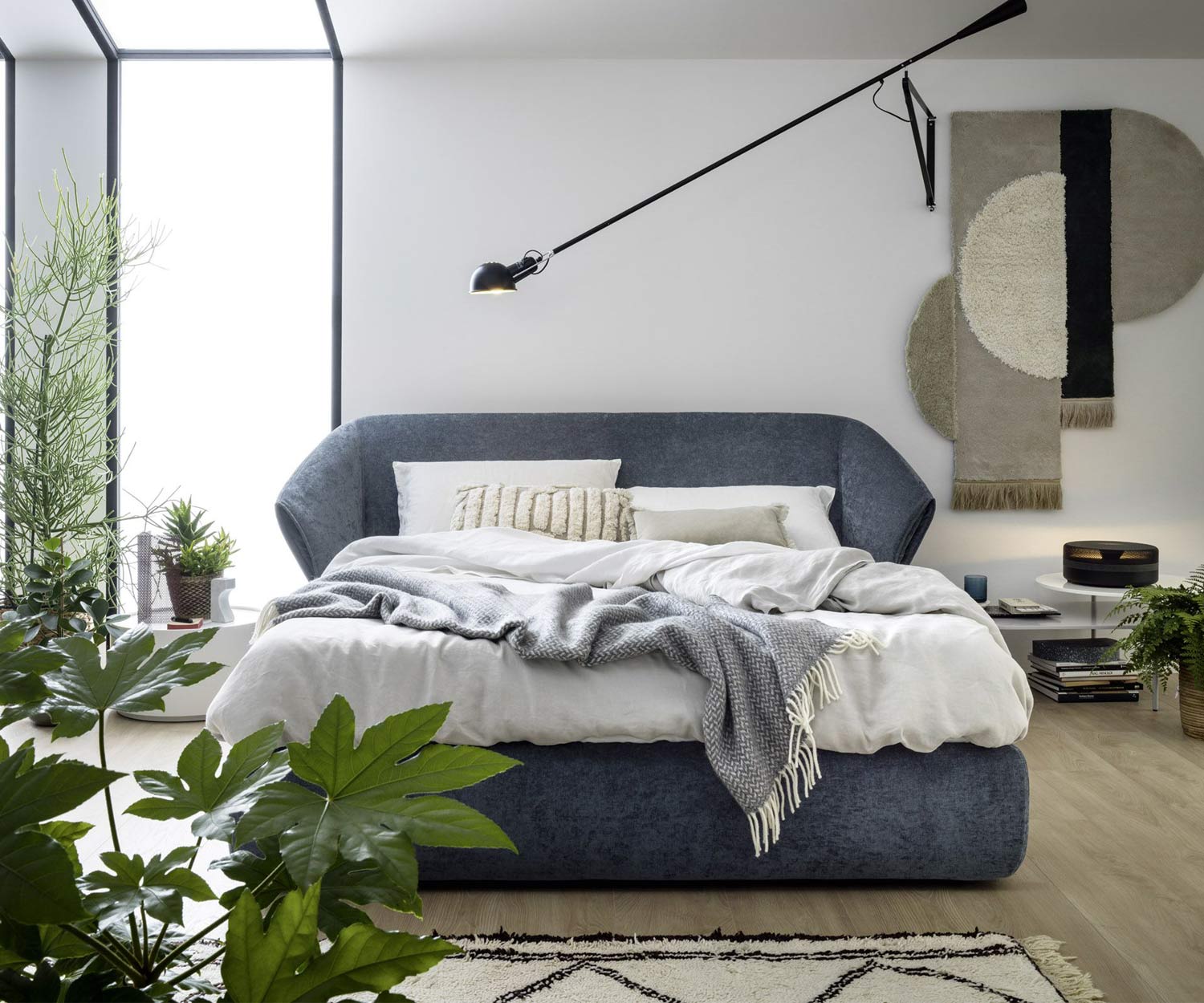 Exklusives Novamobili Polsterbett Hide grauer Stoffbezug im Schlafzimmer Novamobili Polsterbett Hide