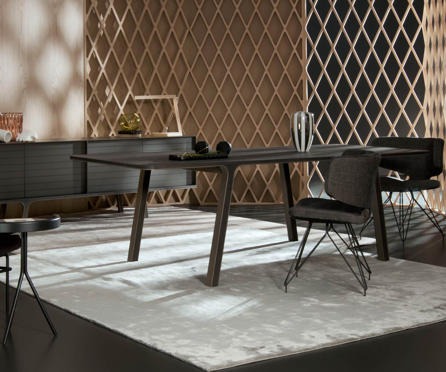 Moderner Design Esstisch im Esszimmer mit Beinen aus massivem Eukalyptus