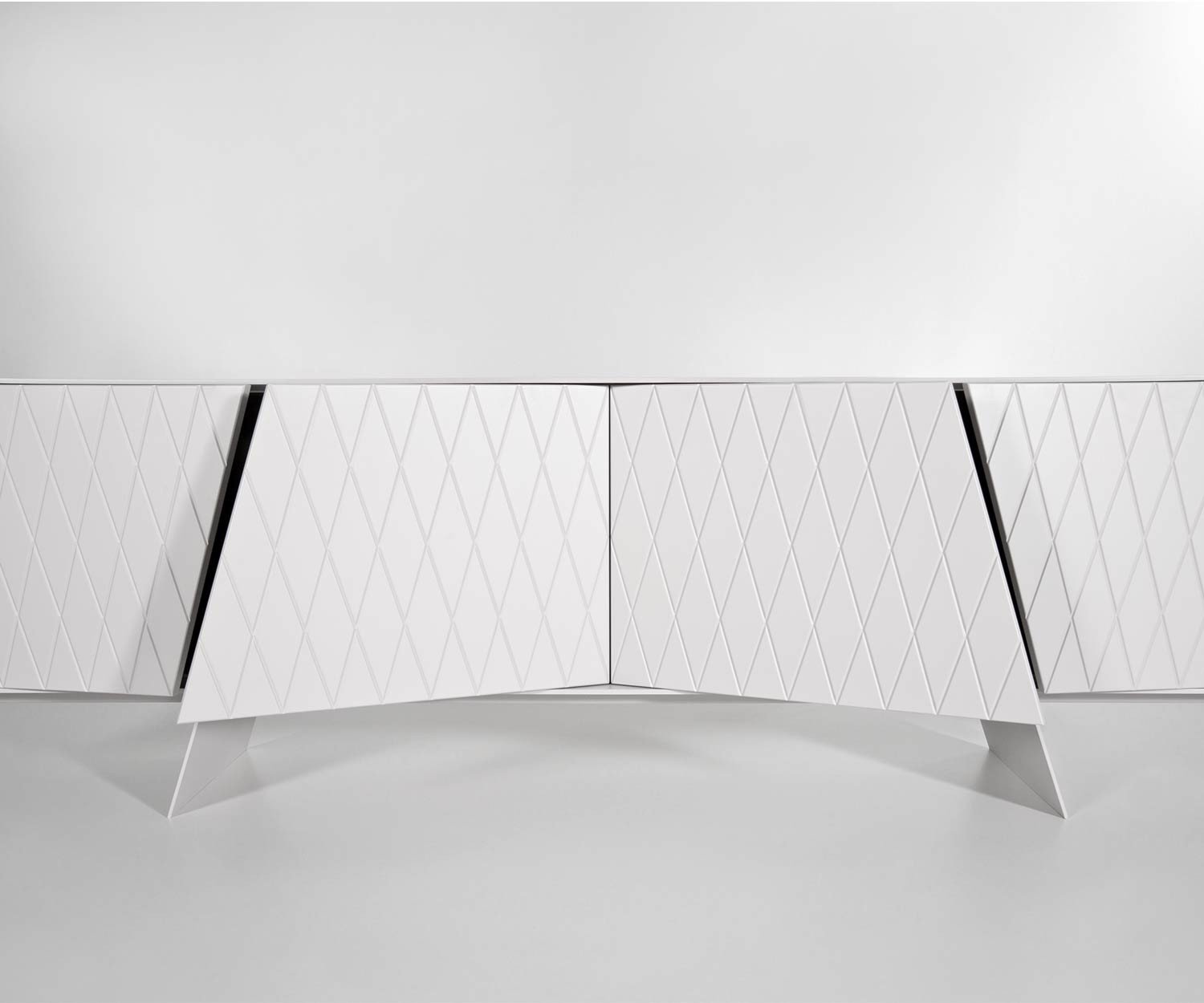 al2 e klipse 003 Design Sideboard Detail mit zwei offenen Türen al2 e klipse 003 Design Sideboard Detail mit zwei offenen Türen