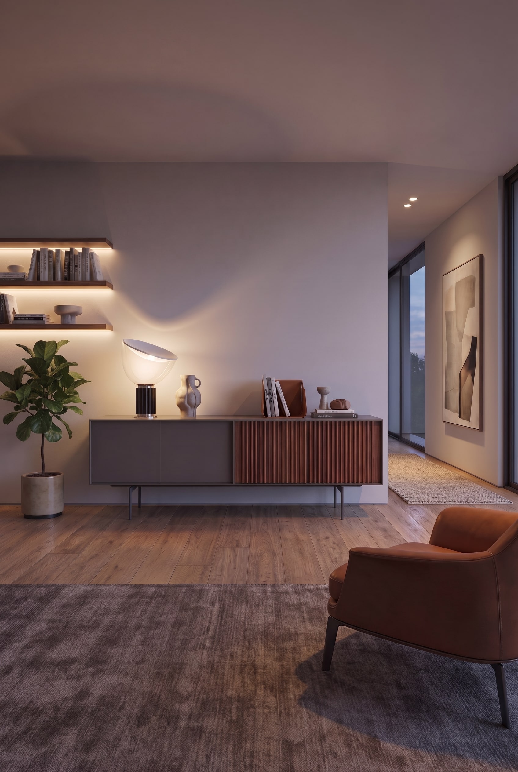 Blick durch das Wohnzimmer auf den angrenzenden Flur, im Vordergrund ein Design-Sideboard mit Holzlamellen und einer Skulptur-Leuchte.