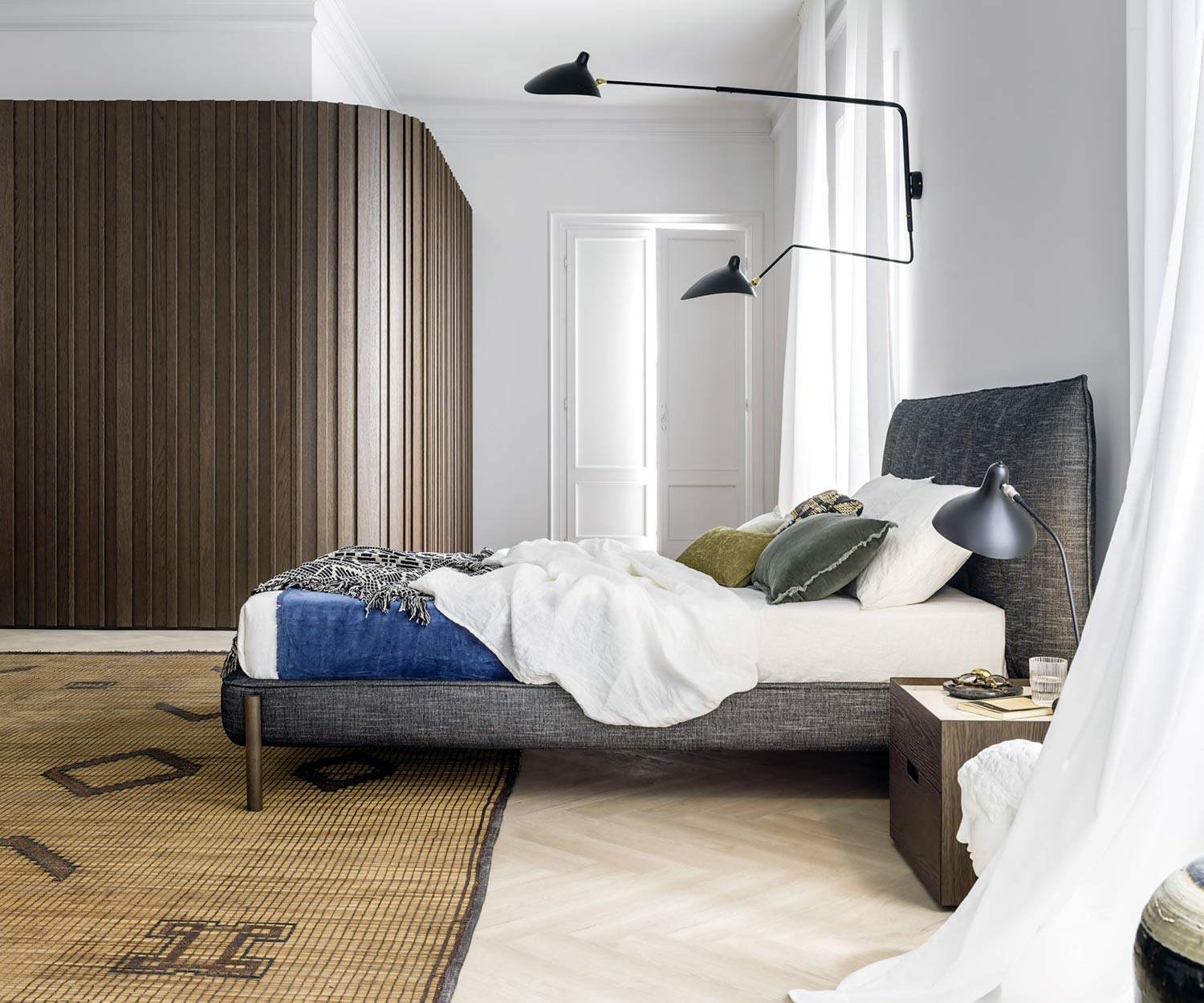 High-quality Novamobili Designer bed Tufte side view