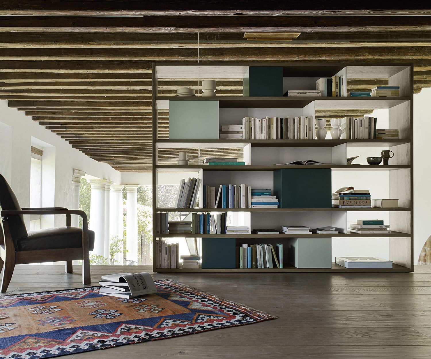 Exklusives Livitalia Design Bücherregal C83 in gebeizter Eiche furniert Exklusives Livitalia Design Bücherregal C83 in gebeizter Eiche furniert
