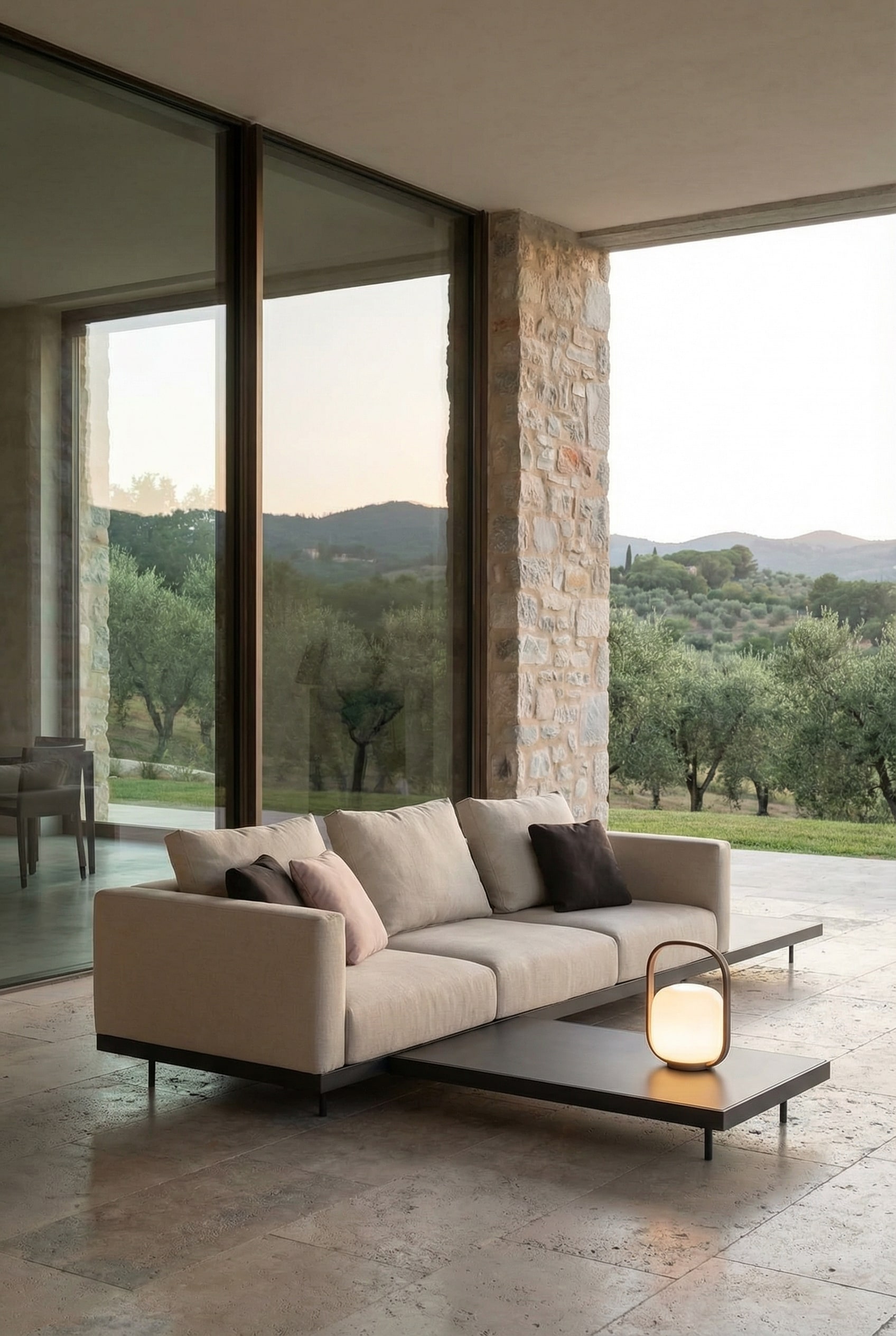 Flexibele Outdoor Modulaire Sofa met comfortabele kussens op een groot terras