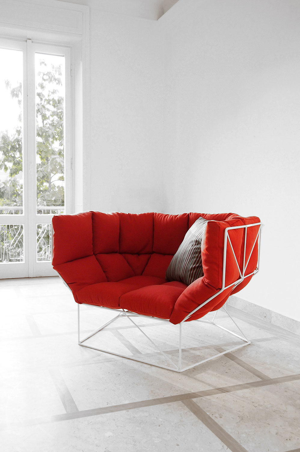 Roter komfortabler Lounge Sessel