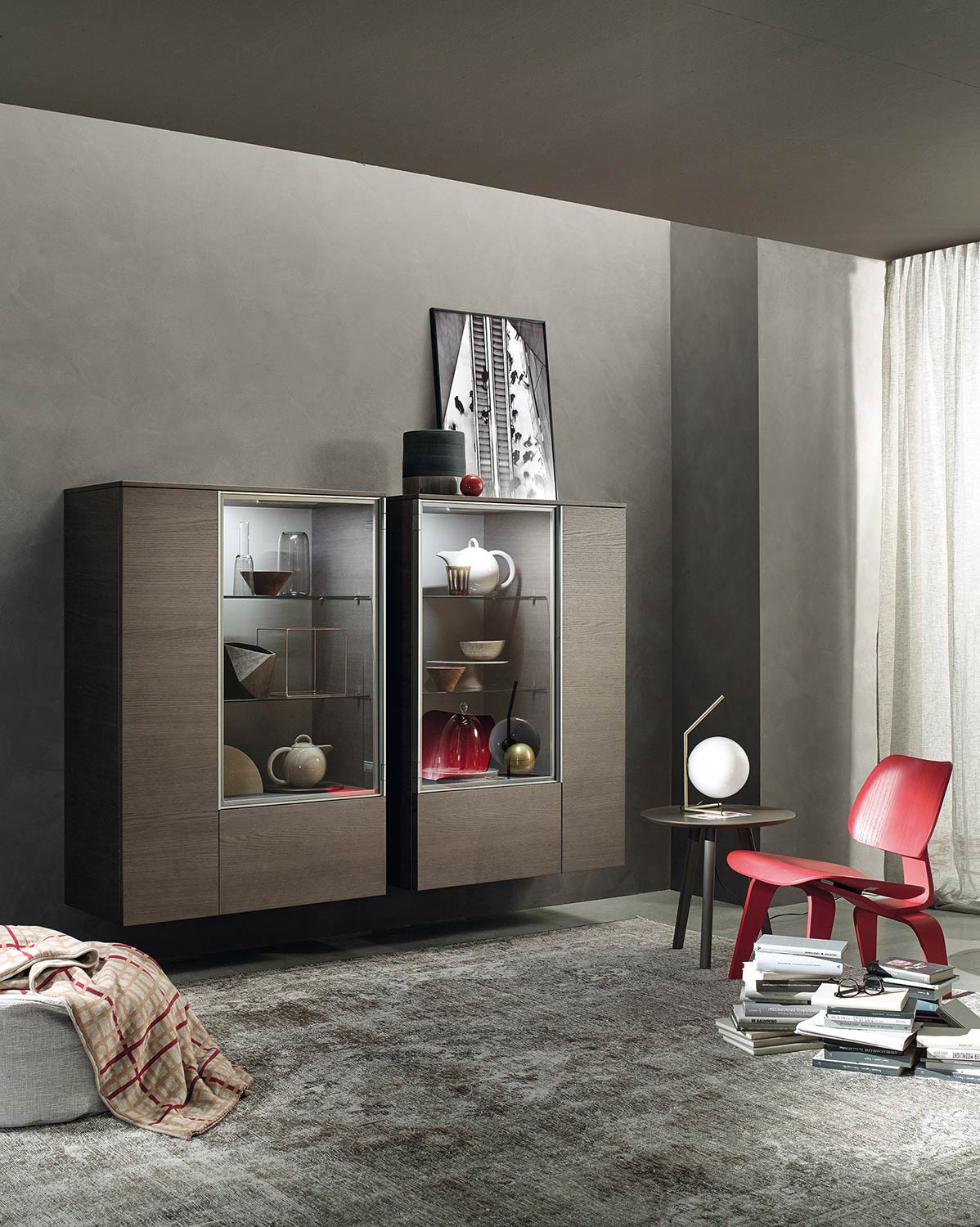 Hanging glass cabinet with lighting Hanging glass cabinet with lighting
