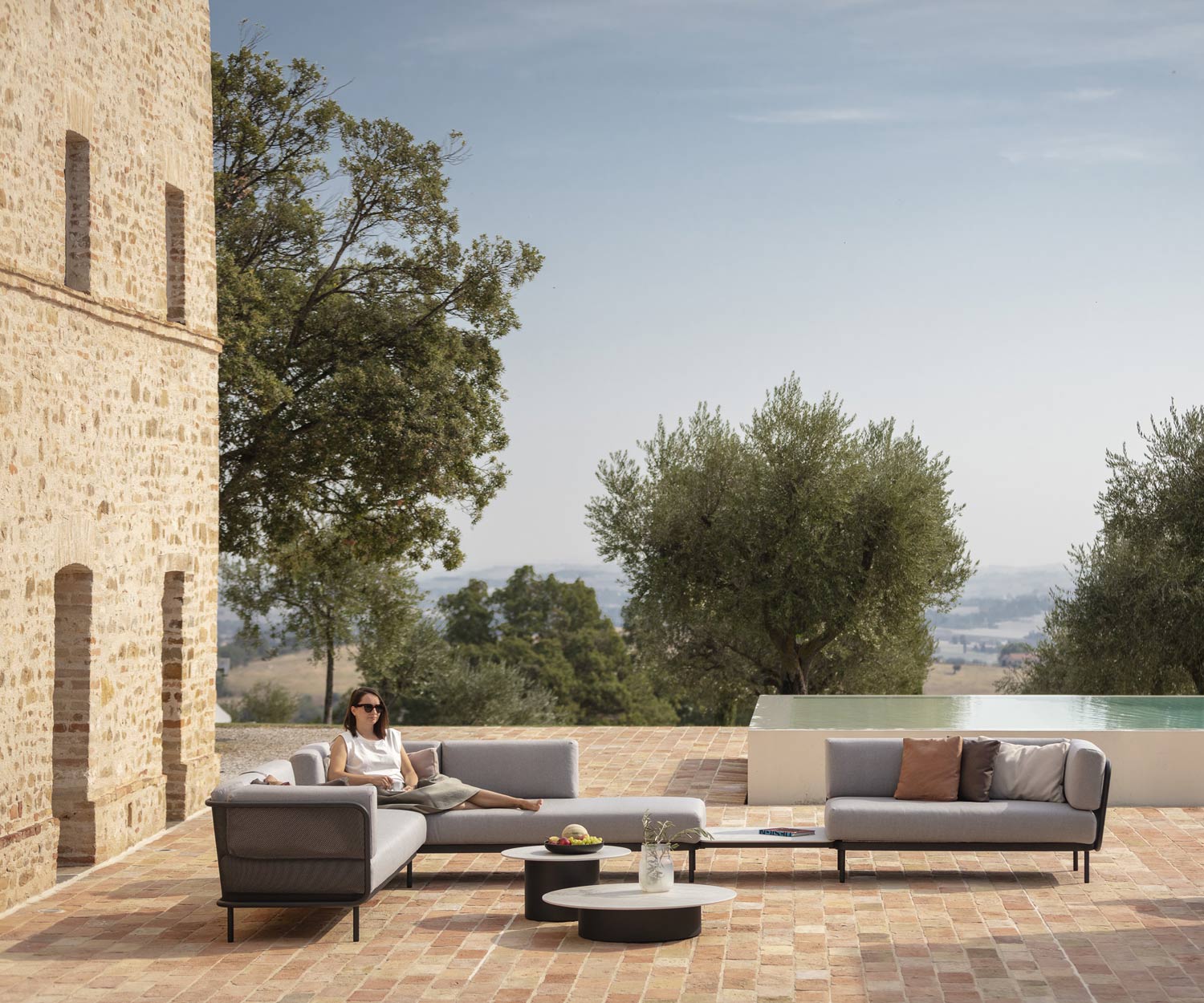 Mediterranean lifestyle with the Todus Baza designer garden sofa on the terrace